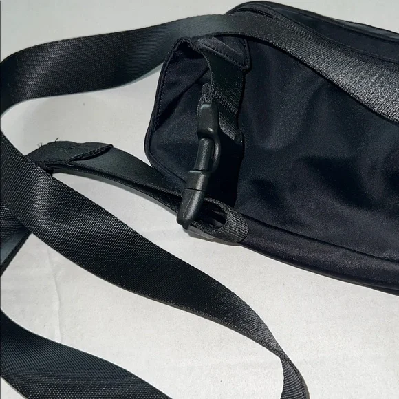 Lululemon everywhere belt bag LARGE W/long strap 2L - Picture 8 of 12